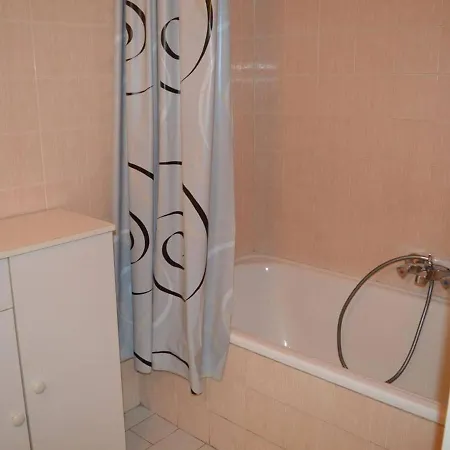 : 2 Pieces, A 300m Plage, Clim, Balcon - Fr-1-226b-331 *